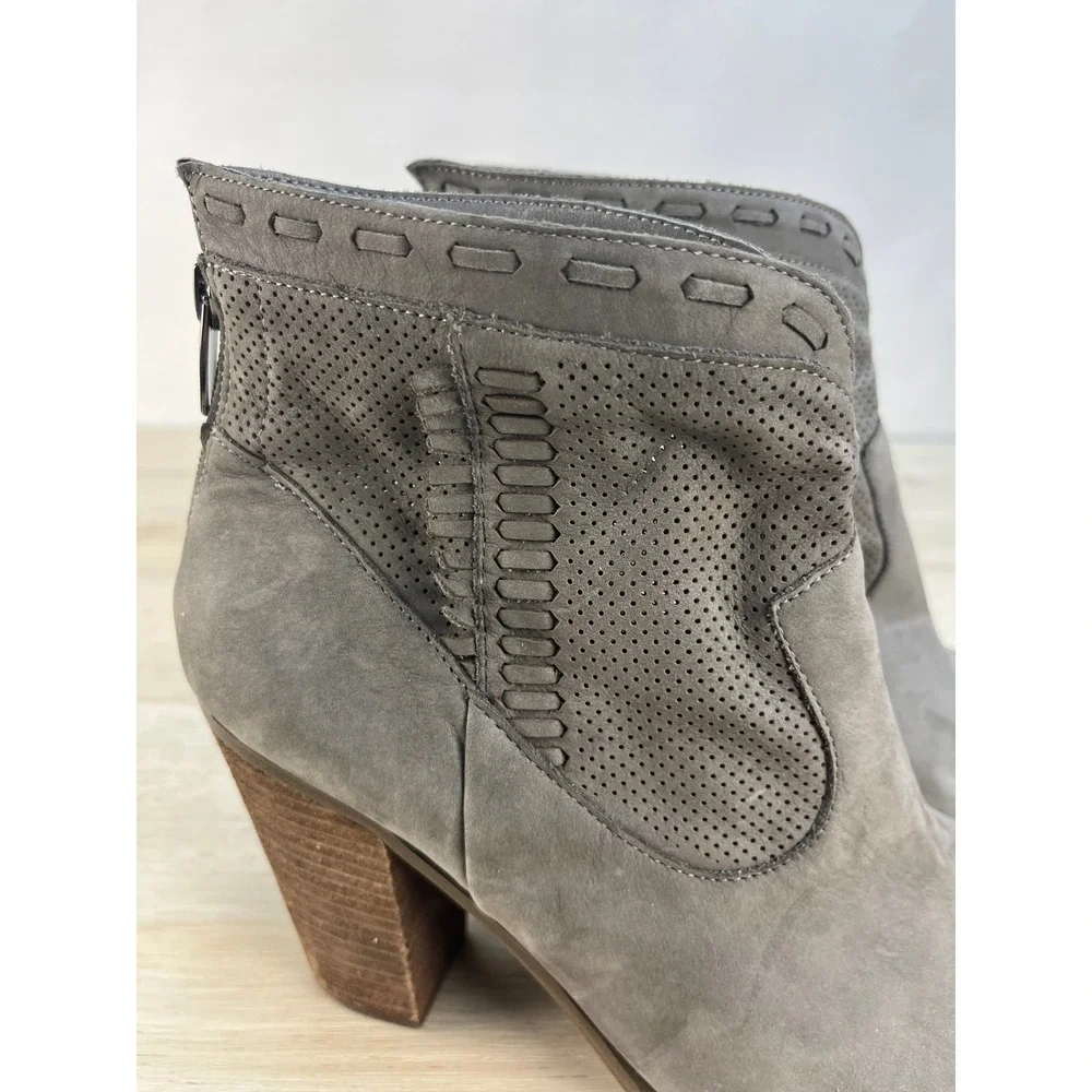 Vince Camuto Fretzia Gray Suede‎  Block Heel Ankle Booties Women's Size 10